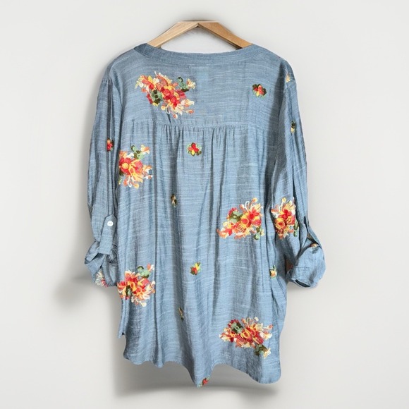Fig & Flower for Anthropologie Size 1X Floral Embroidered Top Roll-Tab Sleeve - Picture 3 of 7